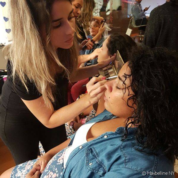 A Maria Cec?lia, noiva da Marina, tamb?m fez a prova de maquiagem com Maybelline NY para casar no Rock in Rio (Foto: Maybelline NY)